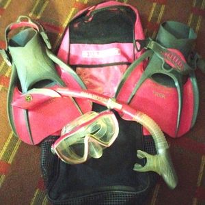 US Divers Diva II Mask Island Dry, Snorkel Treck Fins Scuba Set